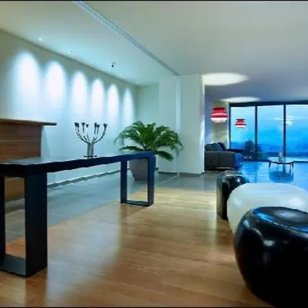 Ananti & 5* טריקלה